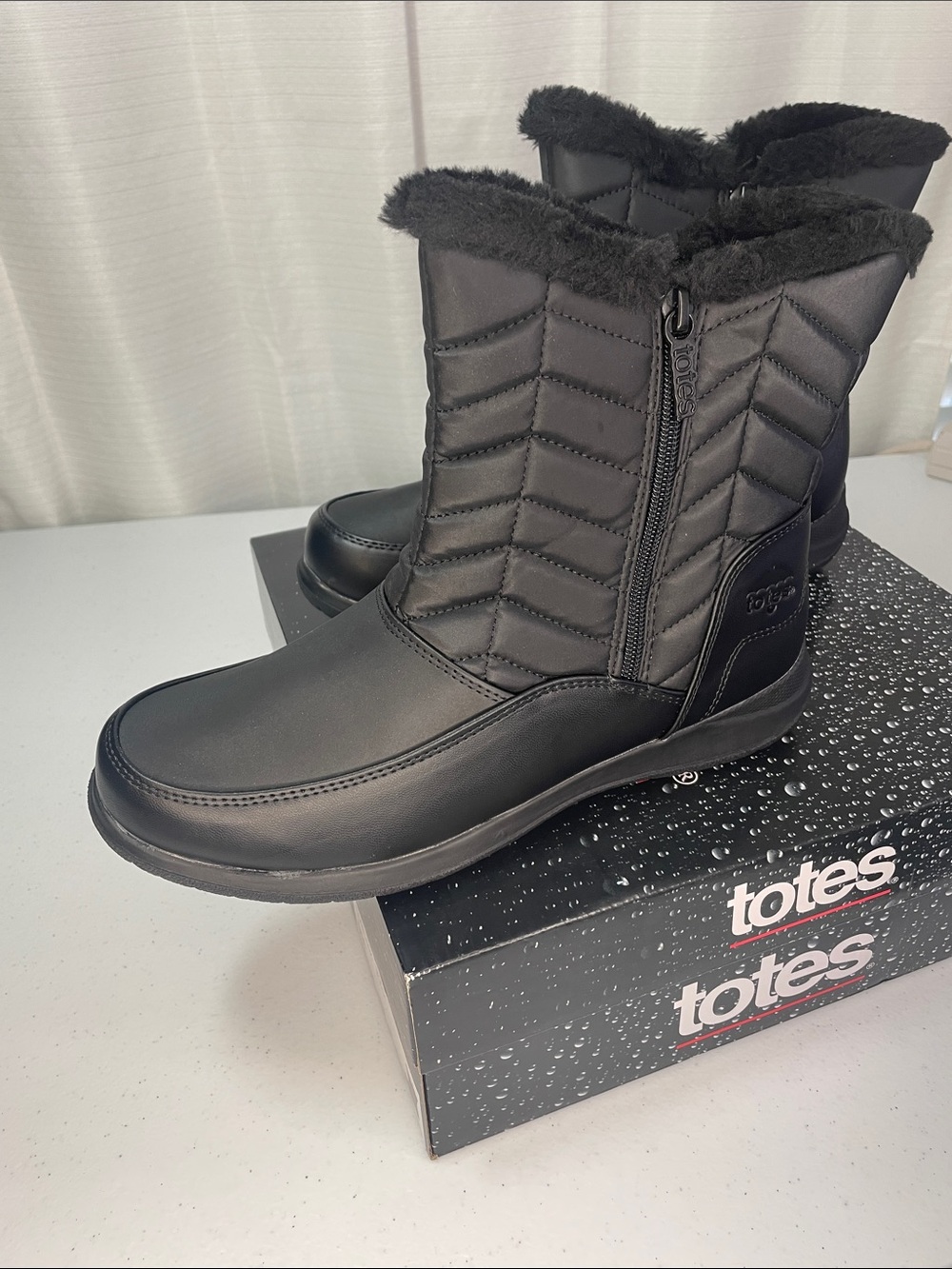 totes Black Quilted Waterproof Insulated Boots with Faux Fur Collar - Picture 4 of 4